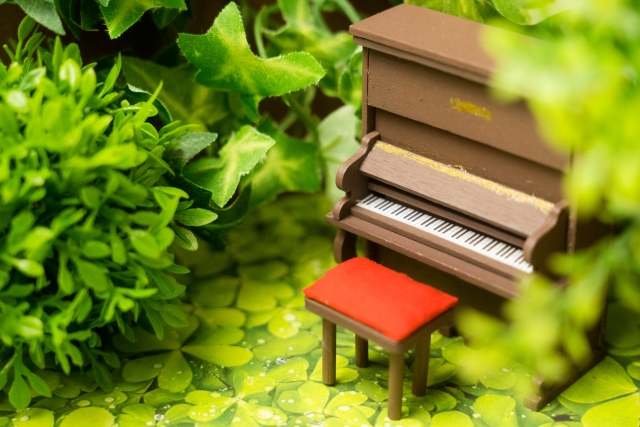 【必見】ピアノ椅子選びは上達に影響する！選び方とおすすめをタイプ
