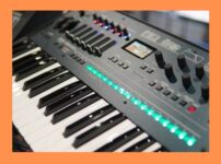 ピアノYouTuberござの使用機材イメージ。Rolandのシンセサイザーをイメージした写真。